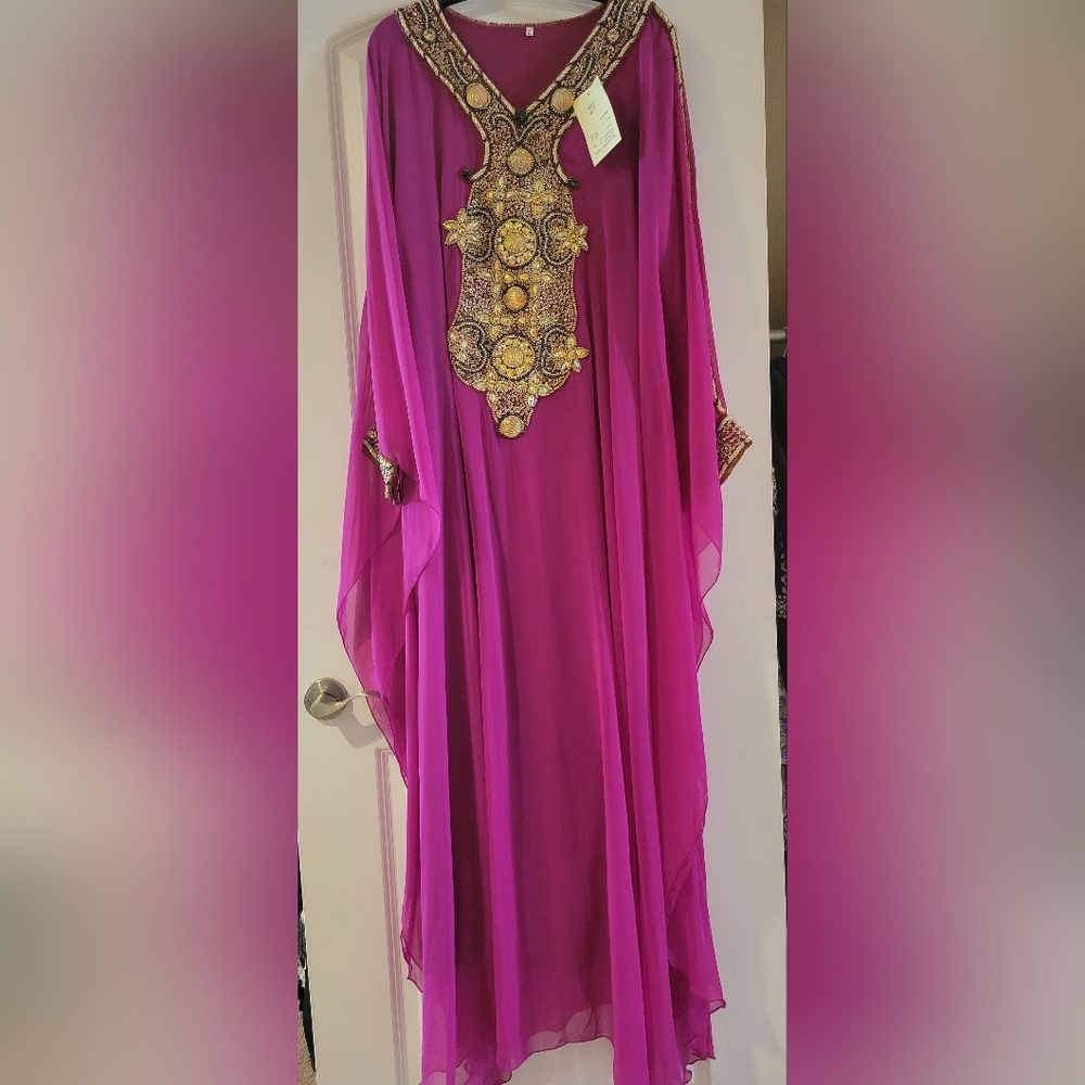 Beautiful morrocan Abaya kaftan gown dark pink never worn with tags